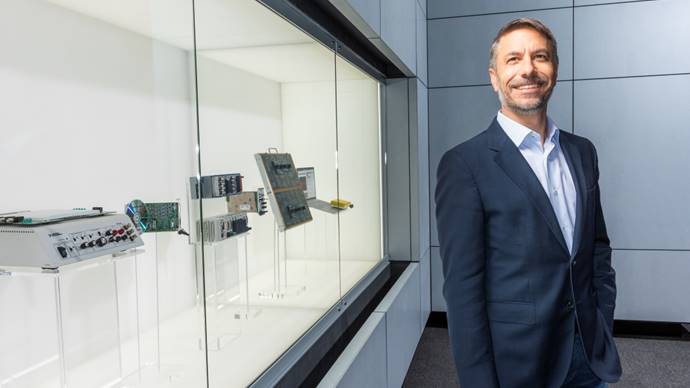 NI CEO���_��