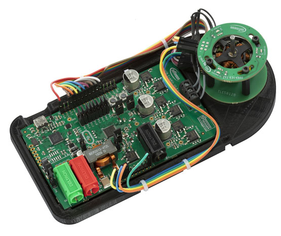 ����MOTIXǶ��ʽ�Դ��XENSIV��������Ӣ�w��MOTIX 12 V 늙C�����׼���׌늙C�ڔ���犃Ȇ���